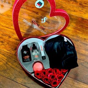 💥BRAND NEW💥HIS & HERS Date Night Gift Set